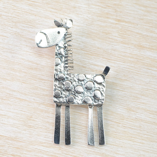 Silver Giraffe Brooch.