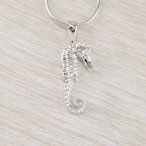 Silver Seahorse Pendant.