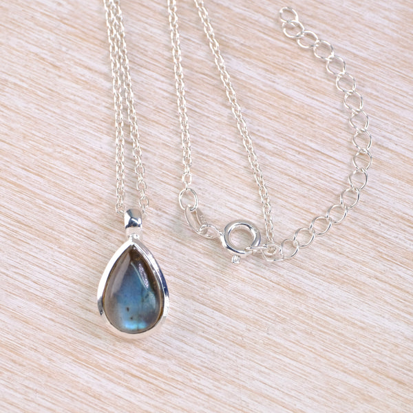 Tear Drop Silver and Labradorite Pendant.
