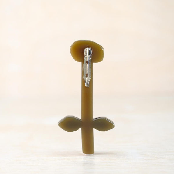 Cream Resin Flower Brooch.