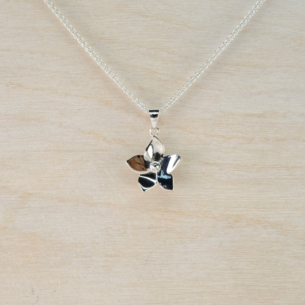 Sterling Silver Flower Pendant Necklace.