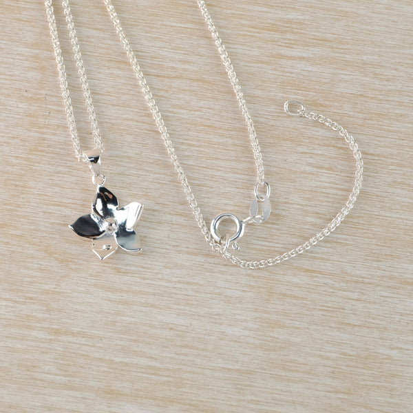 Sterling Silver Flower Pendant Necklace.