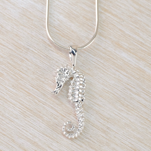 Silver Seahorse Pendant.