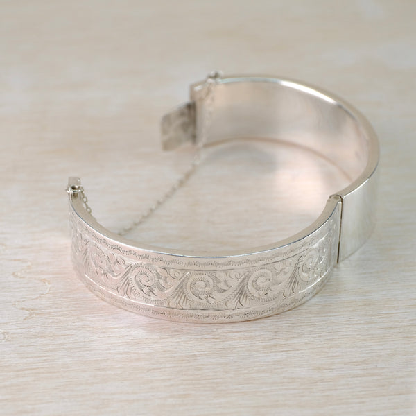 Vintage Silver Bangle Bracelet Hallmarked in Birmingham 1962.