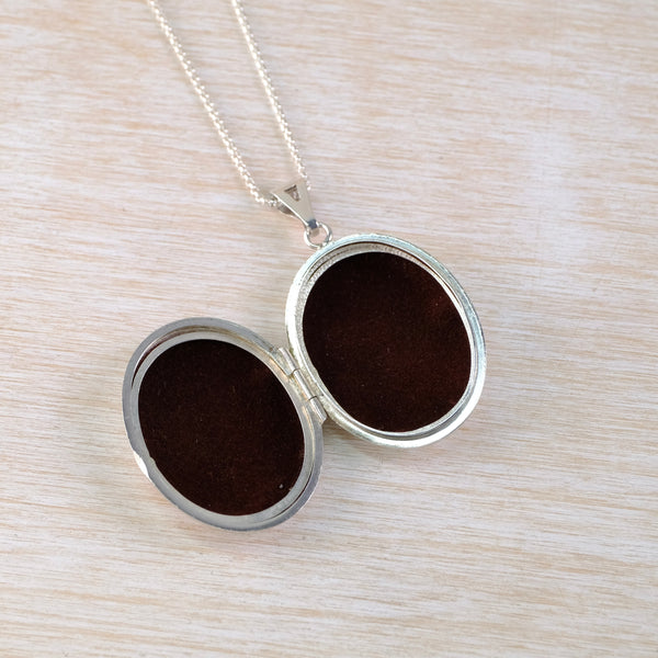 Vintage Sterling SIlver Oval Locket Pendant, Hallmarked Sheffield, 1979.