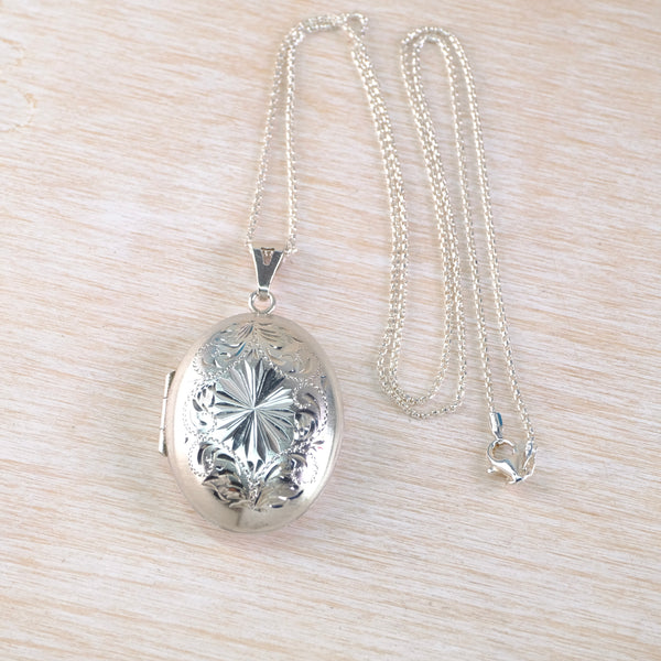 Vintage Sterling SIlver Oval Locket Pendant, Hallmarked Sheffield, 1979.