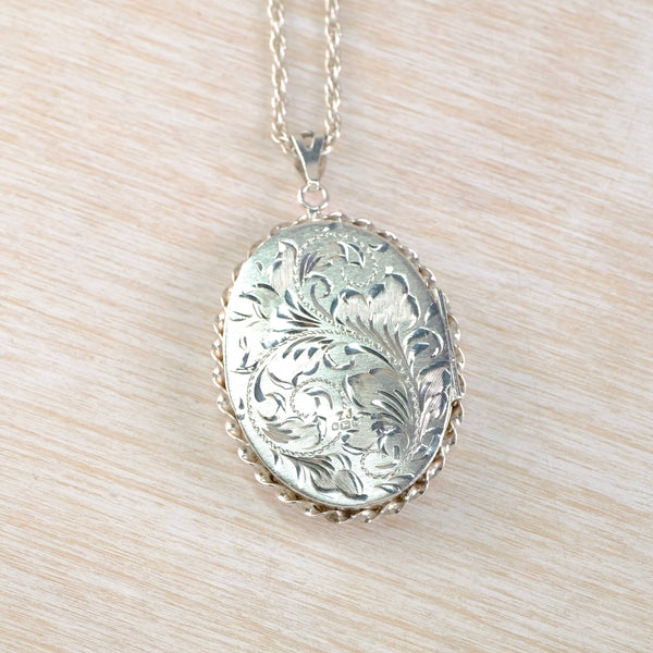 Vintage Sterling SIlver Oval Locket Pendant, Hallmarked Sheffield, 1977.