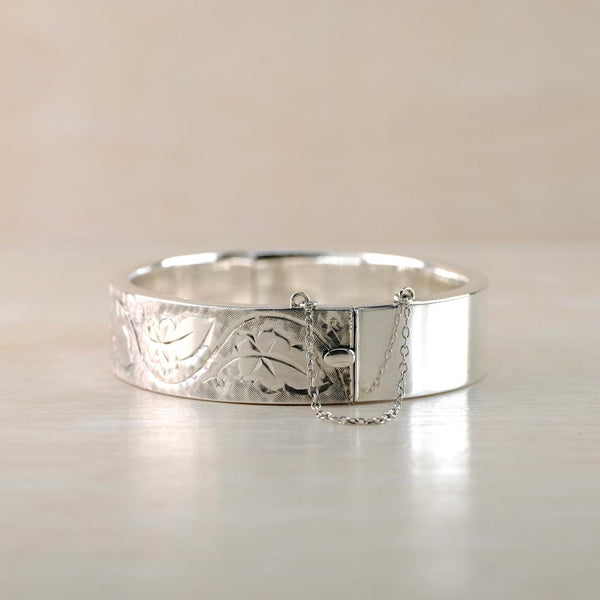 Vintage Engraved Sterling Silver Bangle Bracelet, Hallmarked in Birmingham 1965.