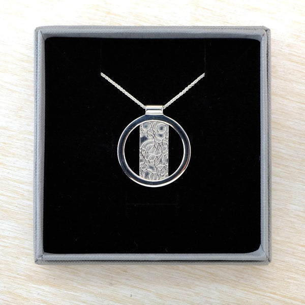 Vintage Sterling Silver "Circles" Pendant Necklace.