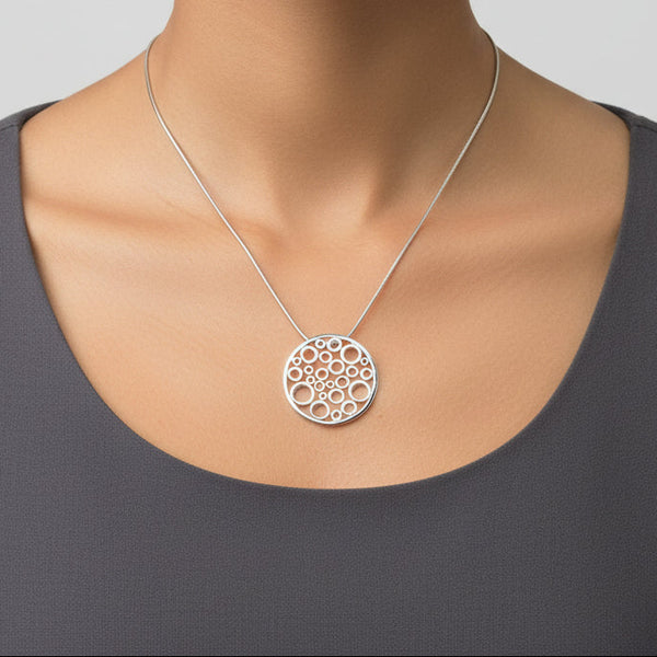 Vintage Silver "Circles" Pendant Necklace.