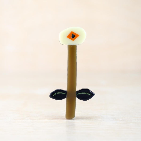 Cream Resin Flower Brooch.