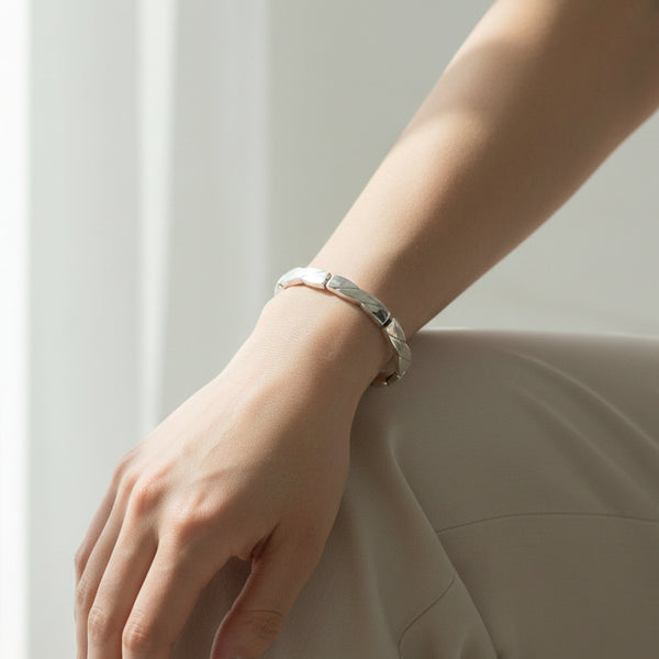 Vintage Hallmarked Sterling Silver Hinge-Linked  Bracelet.