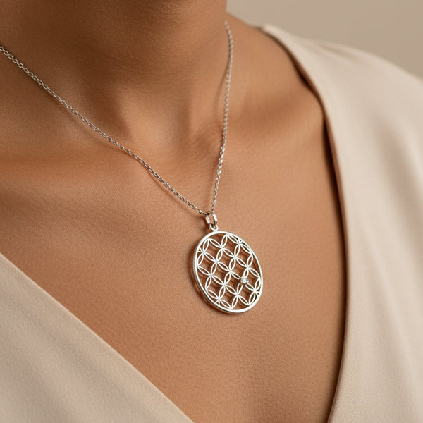 Vintage Silver Interlocking Circles Pendant with CZ.