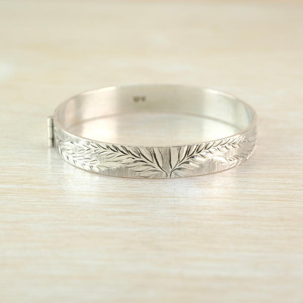 Vintage Engraved Silver Bangle Bracelet, Hallmarked in Birmingham 1975