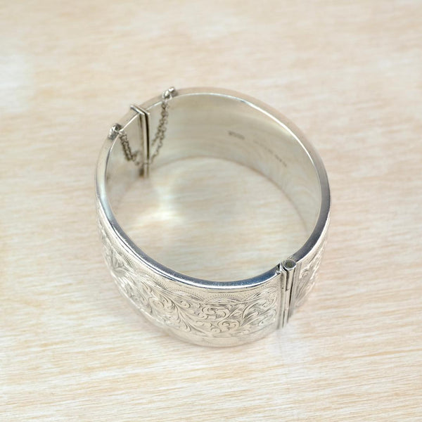Vintage Silver Bangle Bracelet Hallmarked in Birmingham 1963.