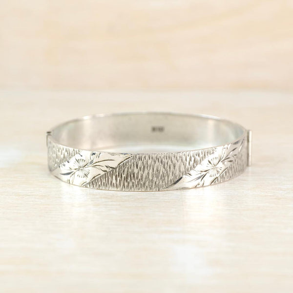 Vintage Engraved Silver Bangle Bracelet, Hallmarked in Birmingham 1971.