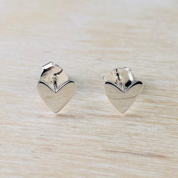 Polished Sterling Silver Simple Heart Stud Earrings.