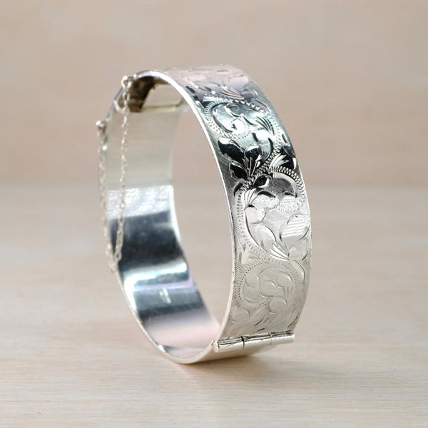 Vintage Engraved Silver Bangle Bracelet, Hallmarked in Birmingham 1973.