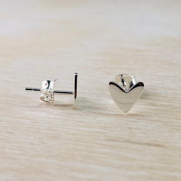 Polished Sterling Silver Simple Heart Stud Earrings.