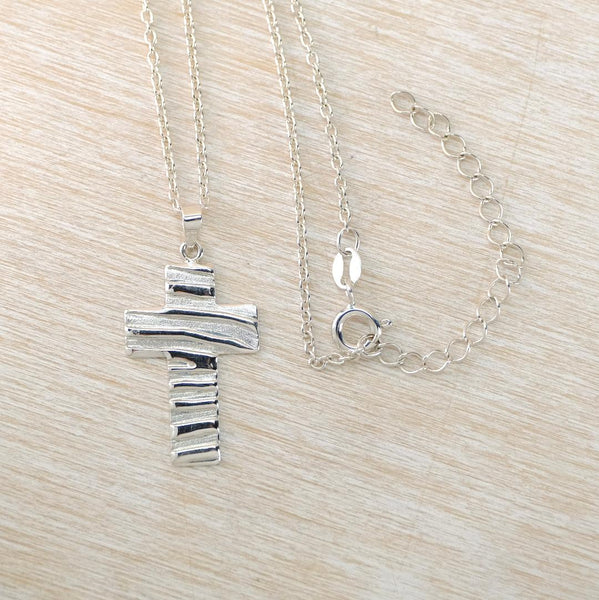 Sterling Silver Cross Pendant Necklace.
