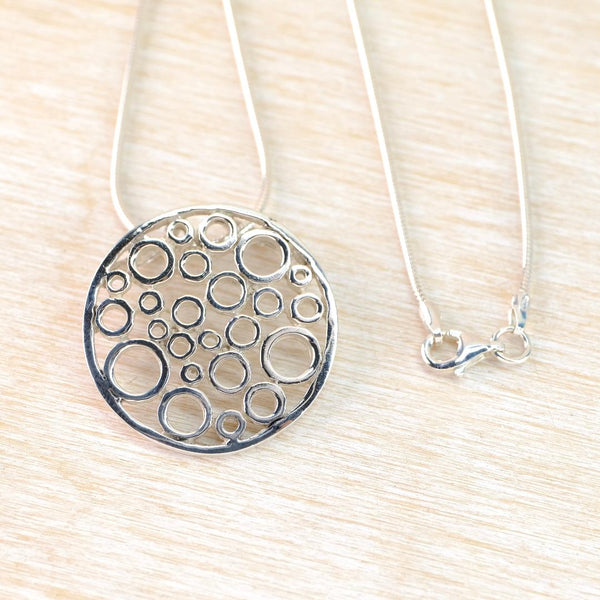 Vintage Silver "Circles" Pendant Necklace.