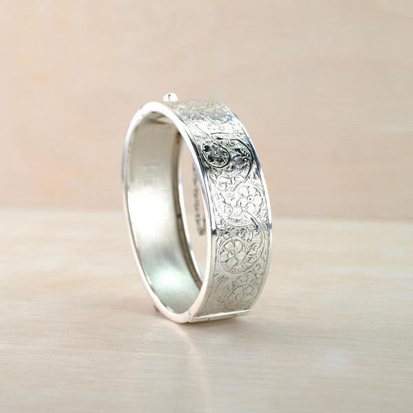 Vintage Engraved Silver Bangle Bracelet, Hallmarked in Birmingham in 1936.