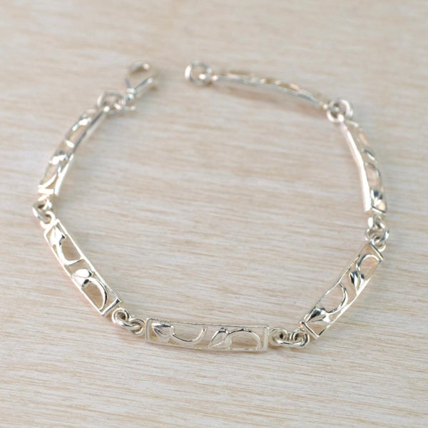 Vintage Silver Link Bracelet with Leaf Design.