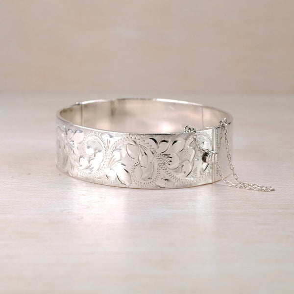 Vintage Engraved Silver Bangle Bracelet, Hallmarked in Birmingham 1973.