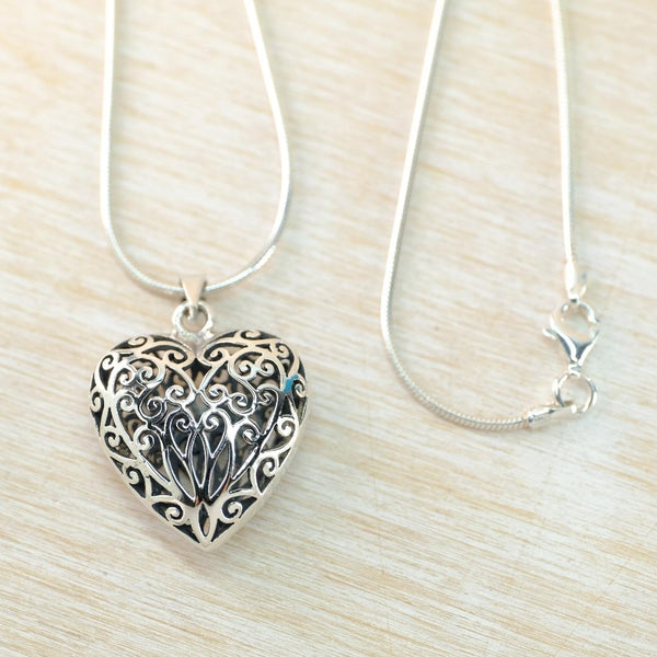 Vintage Silver Filigree Heart Pendant Necklace.