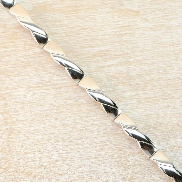 Vintage Hallmarked Sterling Silver Hinge-Linked  Bracelet.