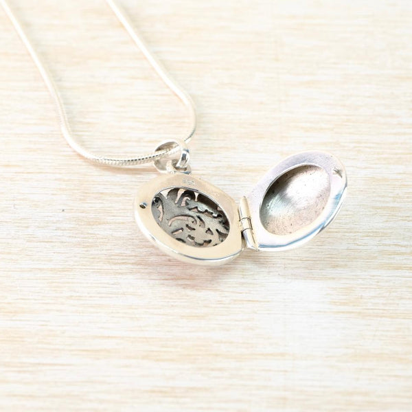 Sterling Silver Filigree Round Locket Pendant Necklace.