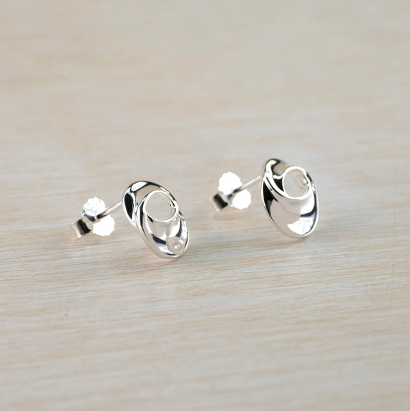Sterling Silver Polished Twisted Stud Earrings.