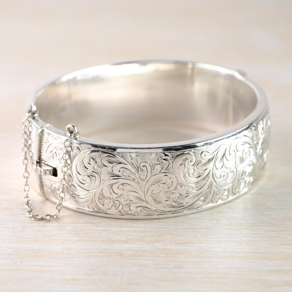 Vintage Silver Bangle Bracelet Hallmarked in Birmingham, 1962.