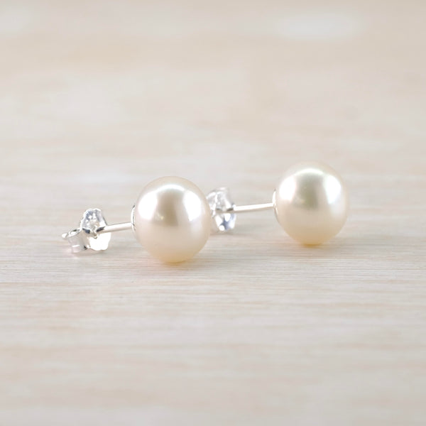 Simple Round Fresh Water Pearl Stud Earrings.