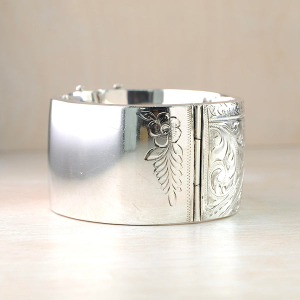 Chunky Vintage Silver Bangle Bracelet Hallmarked in Birmingham, 1962.
