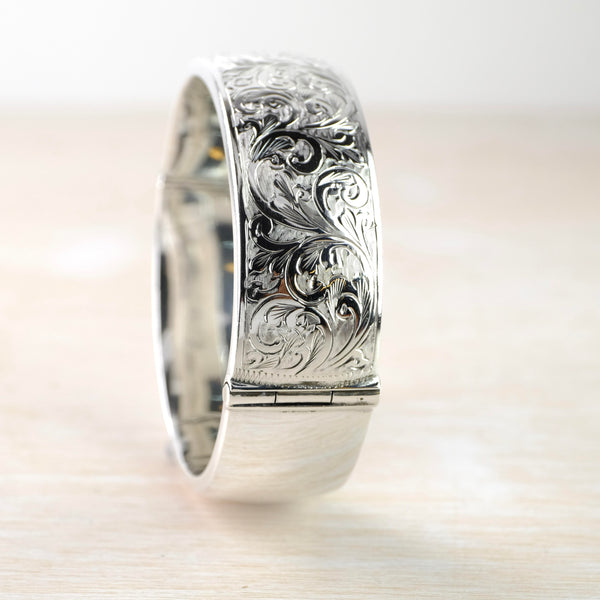 Vintage Silver Bangle Bracelet Hallmarked in Birmingham, 1962.