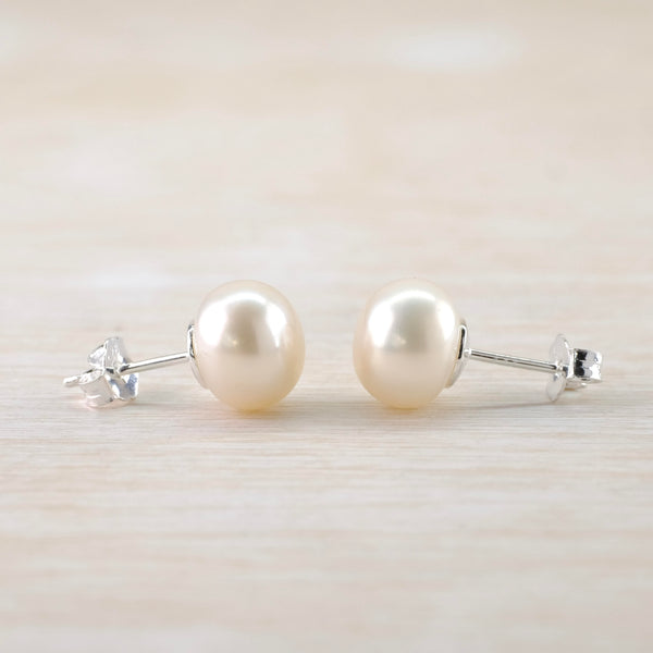 Simple Round Fresh Water Pearl Stud Earrings.