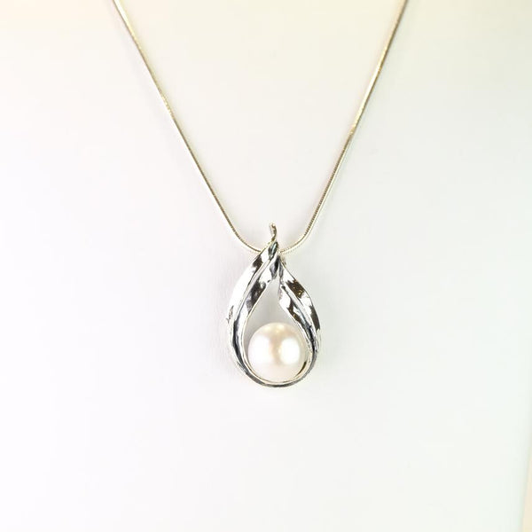 Sterling Silver and Pearl Tear Drop Necklace.