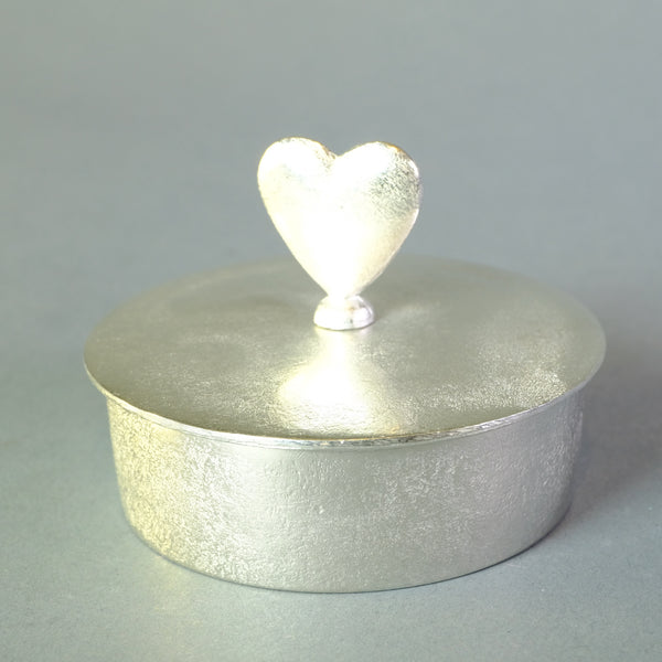 Medium Pewter Trinket Box with Heart. (Handle)