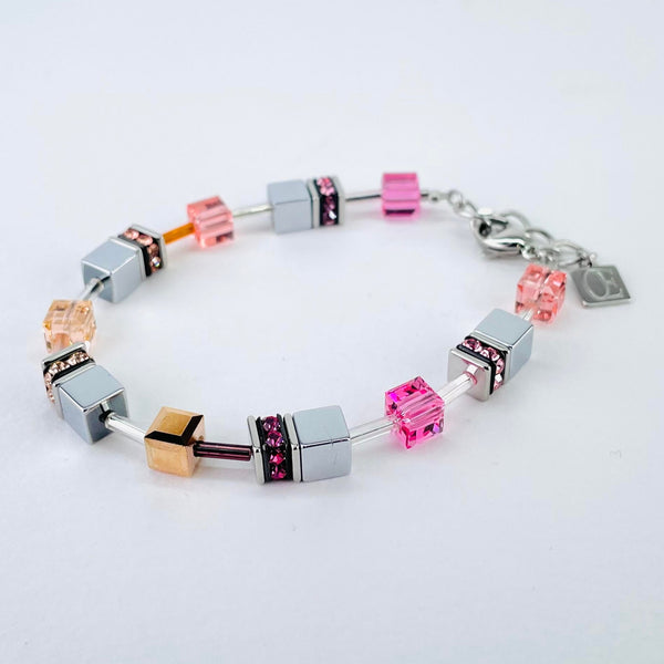 Coeur de Lion Geo Cubes Bracelet in Grey, Pink and Apricot.