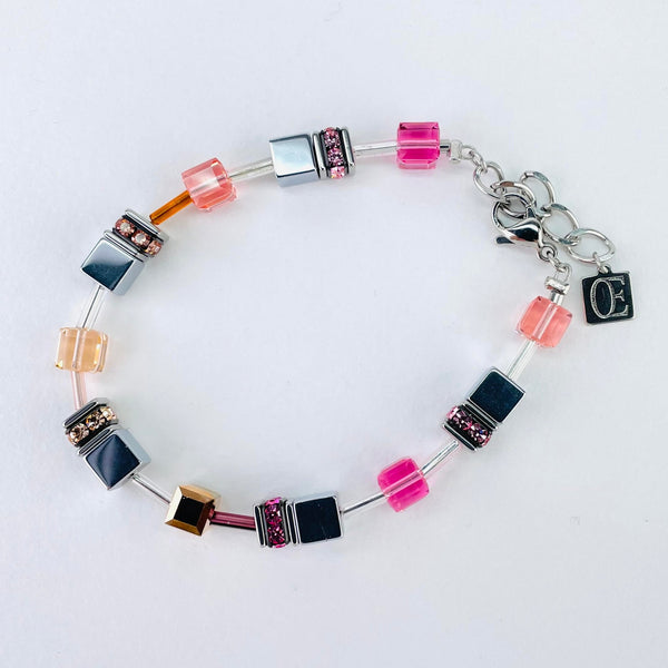 Coeur de Lion Geo Cubes Bracelet in Grey, Pink and Apricot.