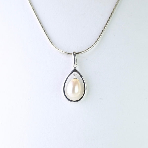 Silver and Pearl Tear Drop Necklace.